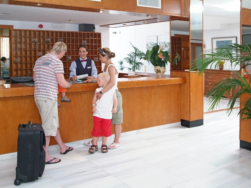 Alua Suites Las Rocas (Ex. Roc Las Rocas Aparthotel)