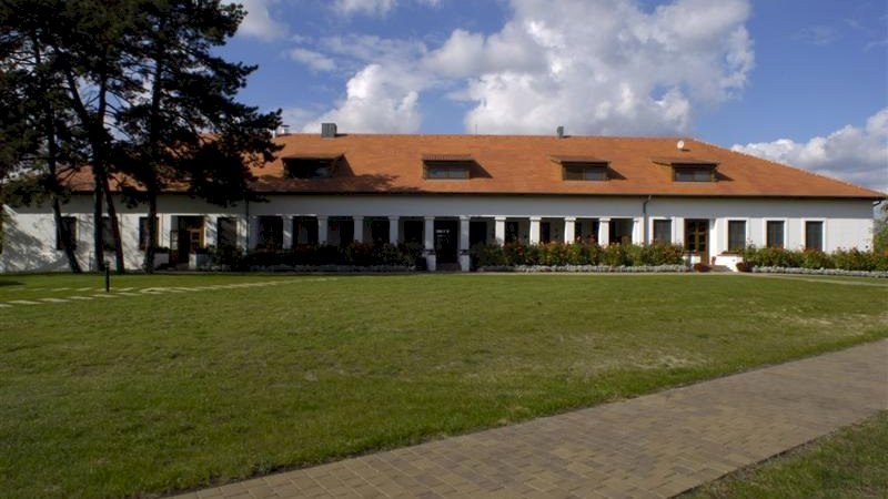 Sarlóspuszta Club