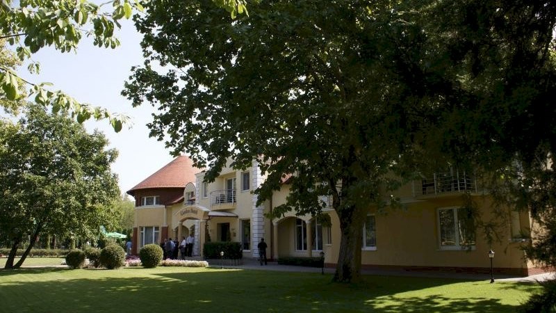 Garden Hotel Wellness És Konferencia