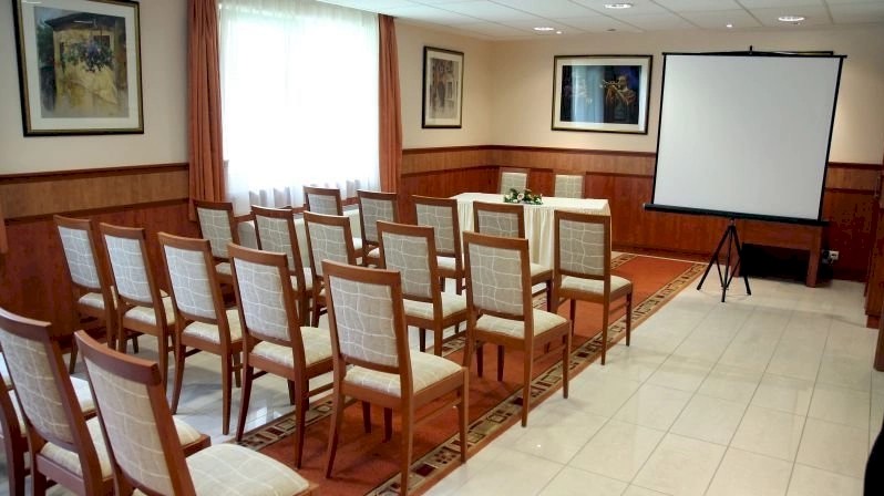 Garden Hotel Wellness És Konferencia