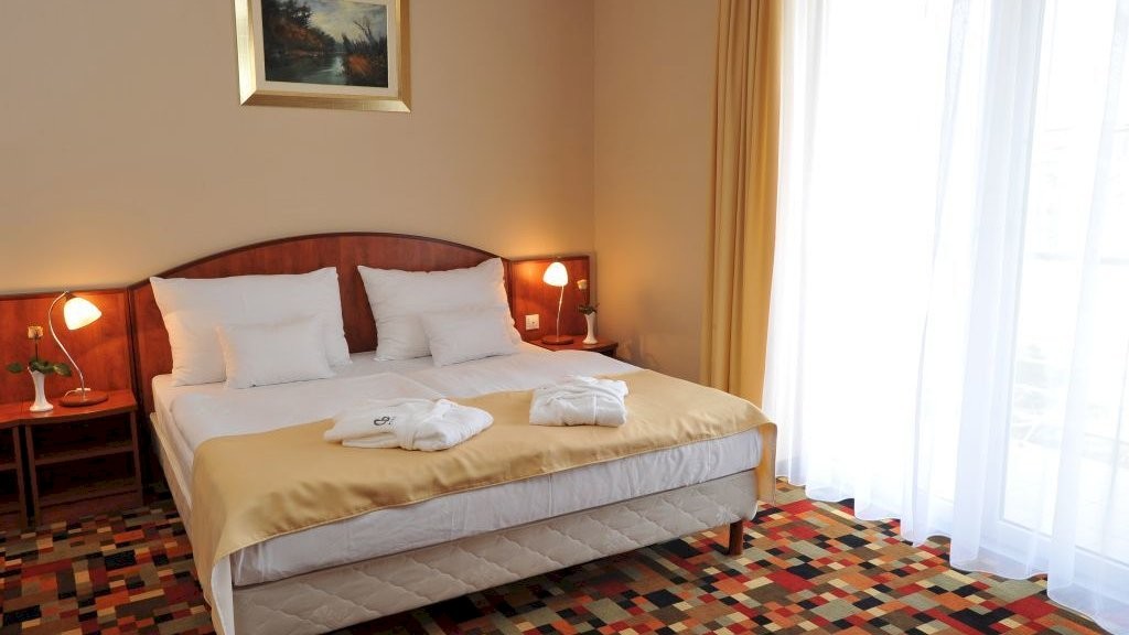 Garden Hotel Wellness És Konferencia
