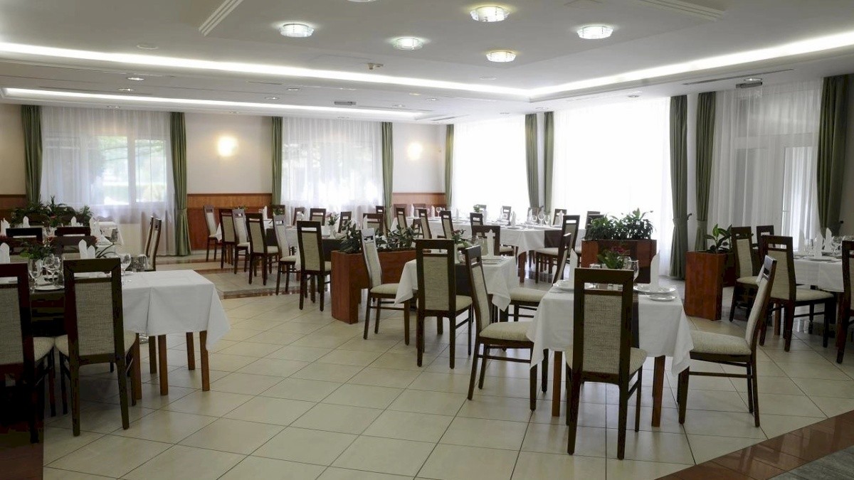Garden Hotel Wellness És Konferencia