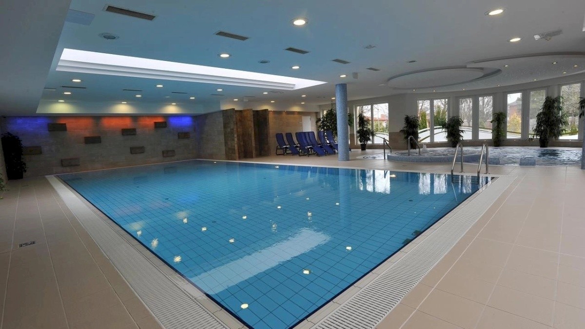 Garden Hotel Wellness És Konferencia