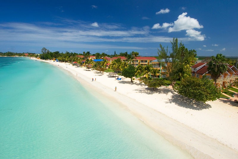 Azul Beach Resort