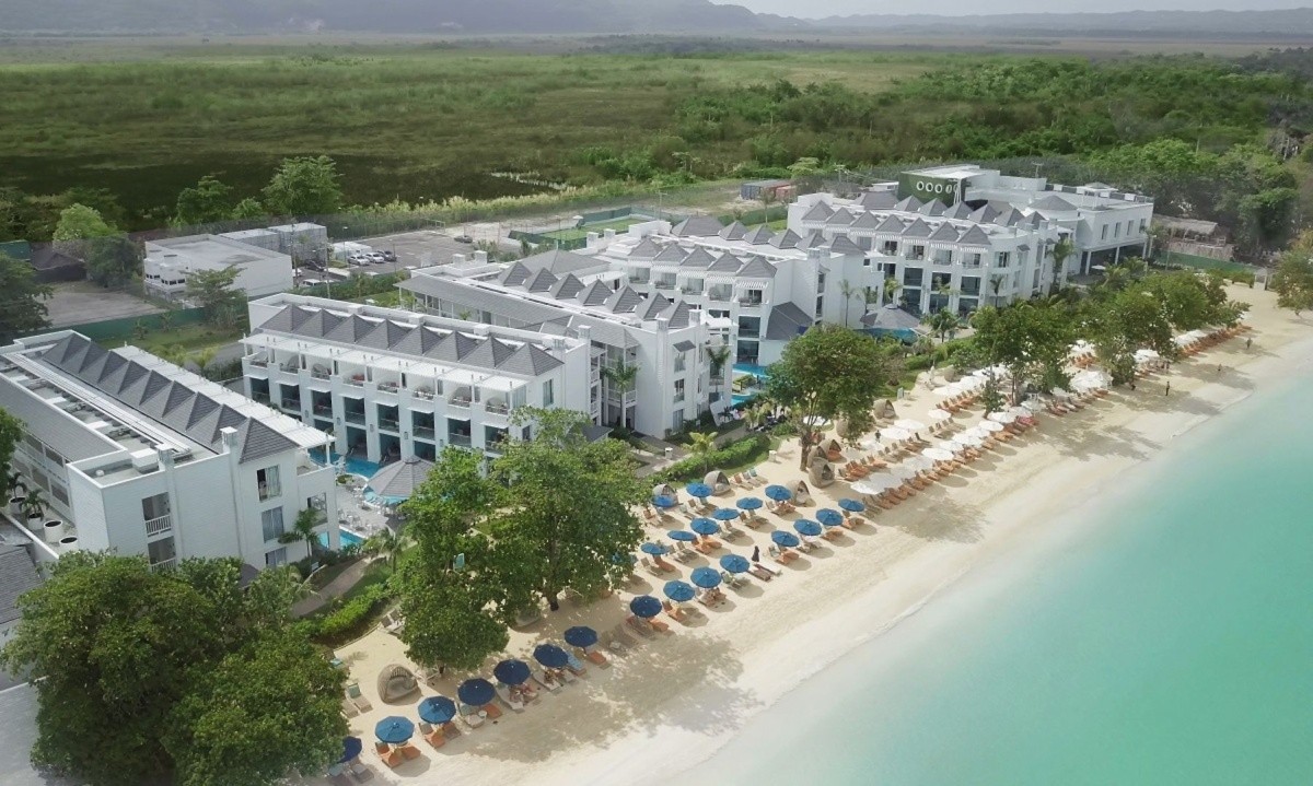 Azul Beach Resort