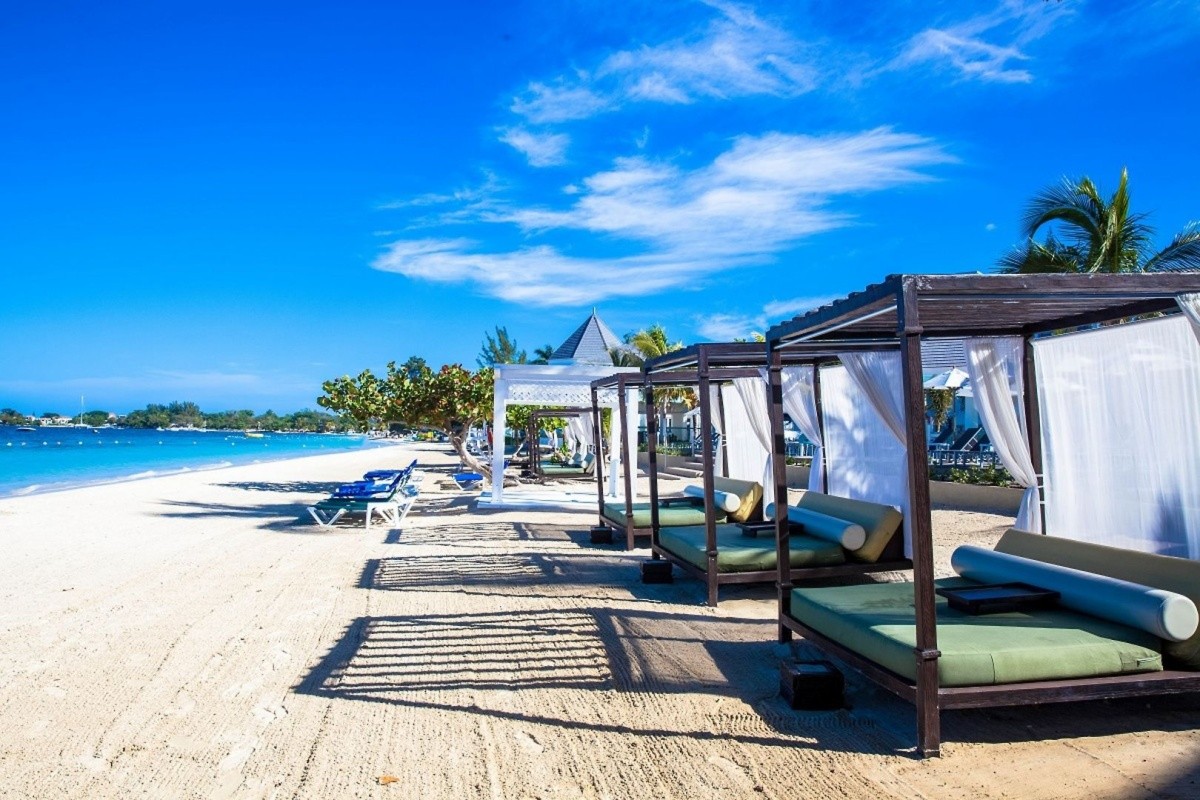 Azul Beach Resort