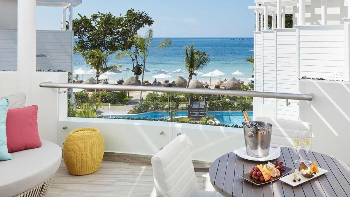 Azul Beach Resort