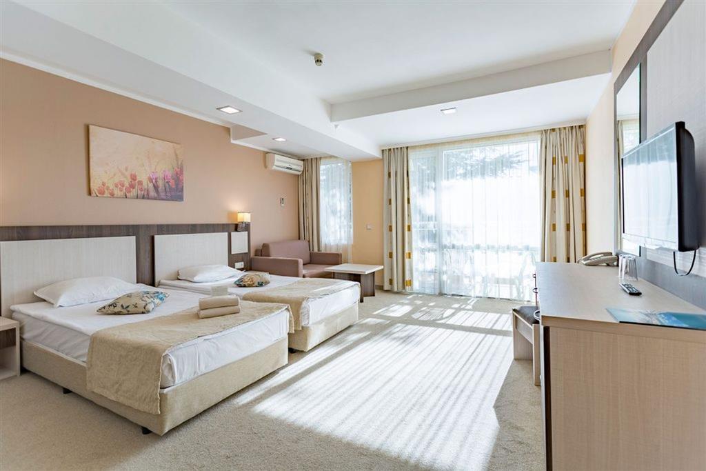 DIT EVRIKA BEACH CLUB HOTEL