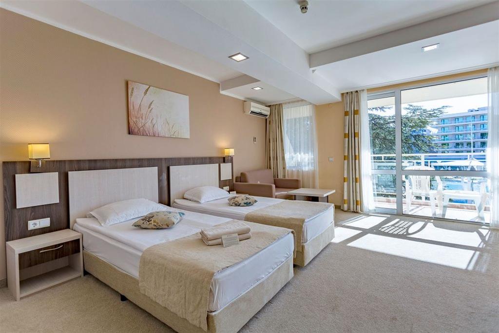 DIT EVRIKA BEACH CLUB HOTEL