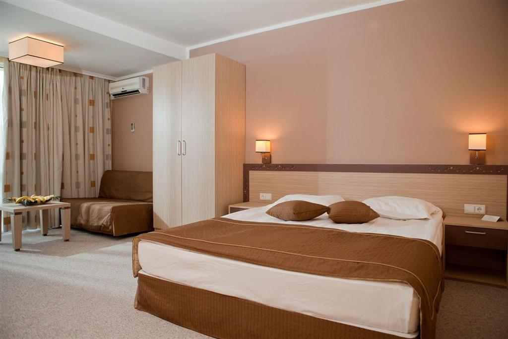 DIT EVRIKA BEACH CLUB HOTEL
