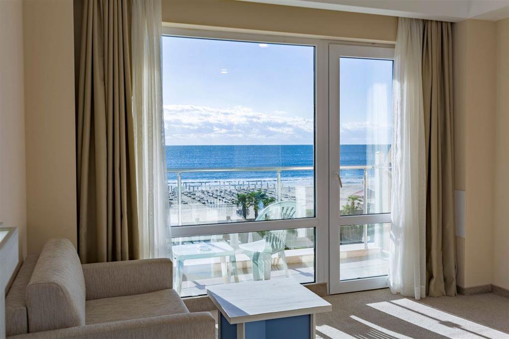 DIT EVRIKA BEACH CLUB HOTEL