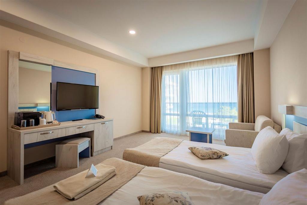 DIT EVRIKA BEACH CLUB HOTEL