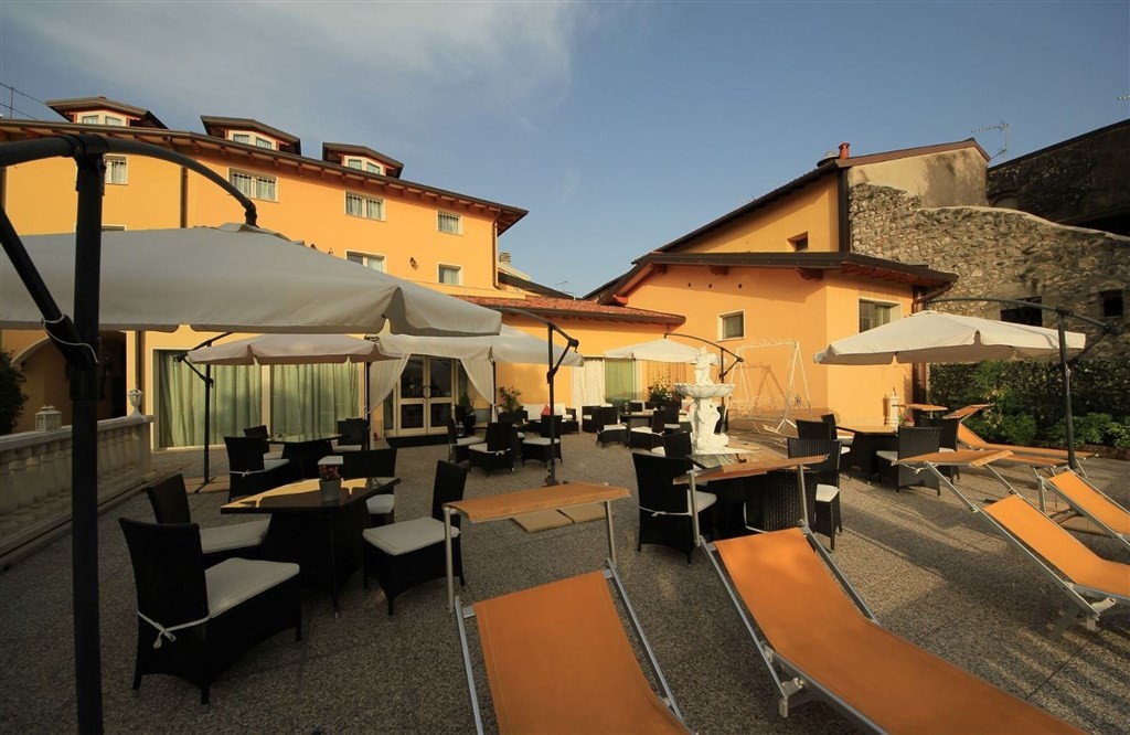 Borgo Dei Poeti Wellness Resort
