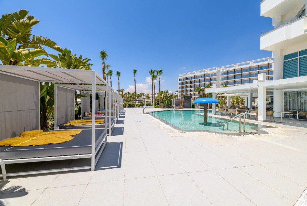 Tasia Maris Sands