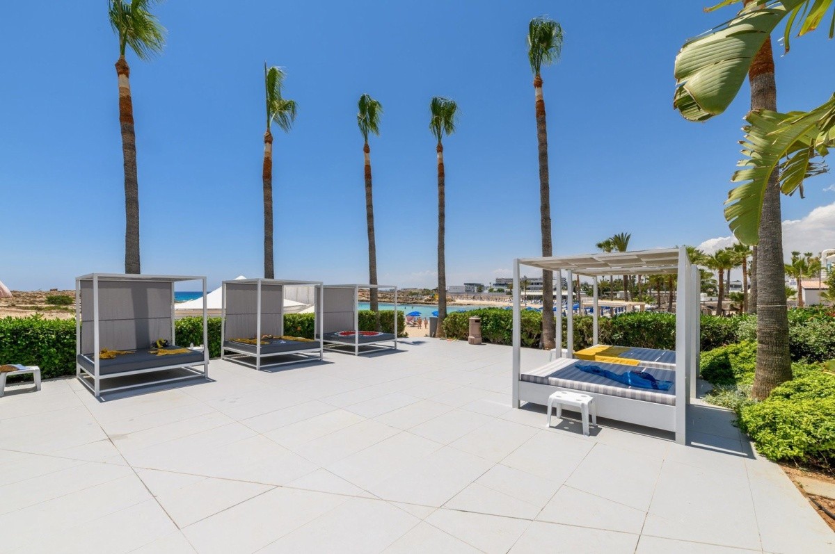 Tasia Maris Sands