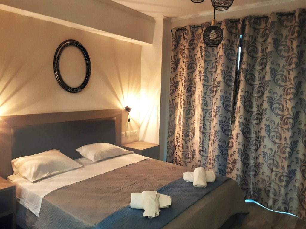 Romanias Apartments