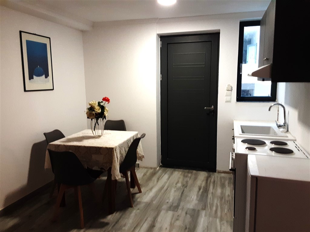 Romanias Apartments