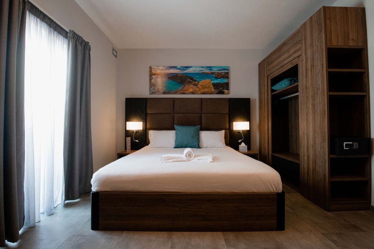 Pebbles Resort (St. Paul's Bay)