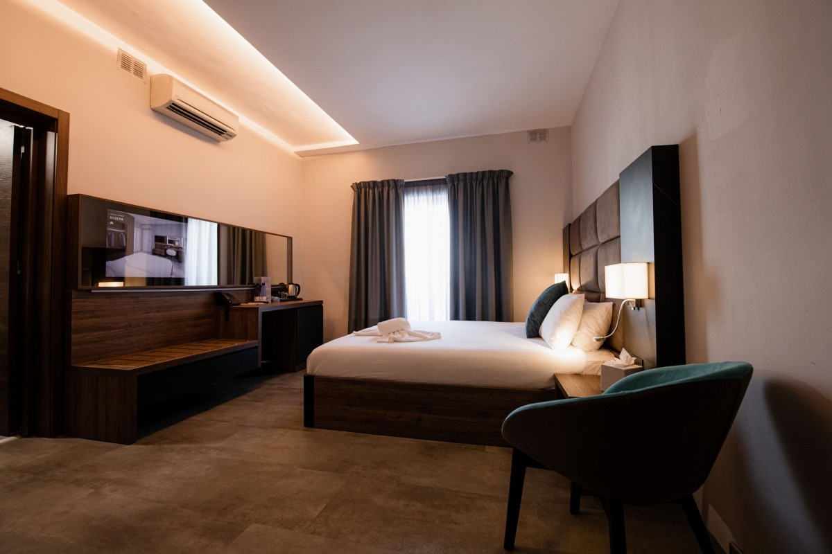Pebbles Resort (St. Paul's Bay)