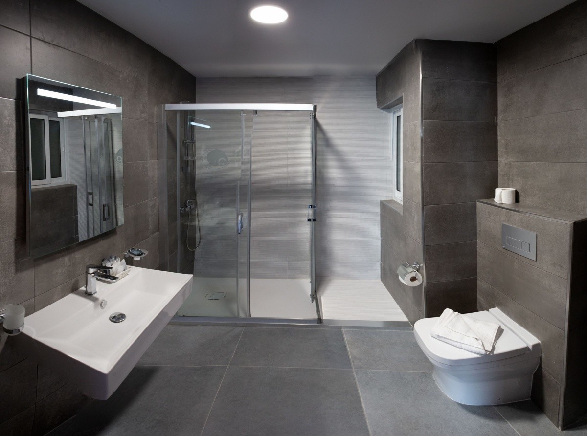 Pebbles Resort (St. Paul's Bay)