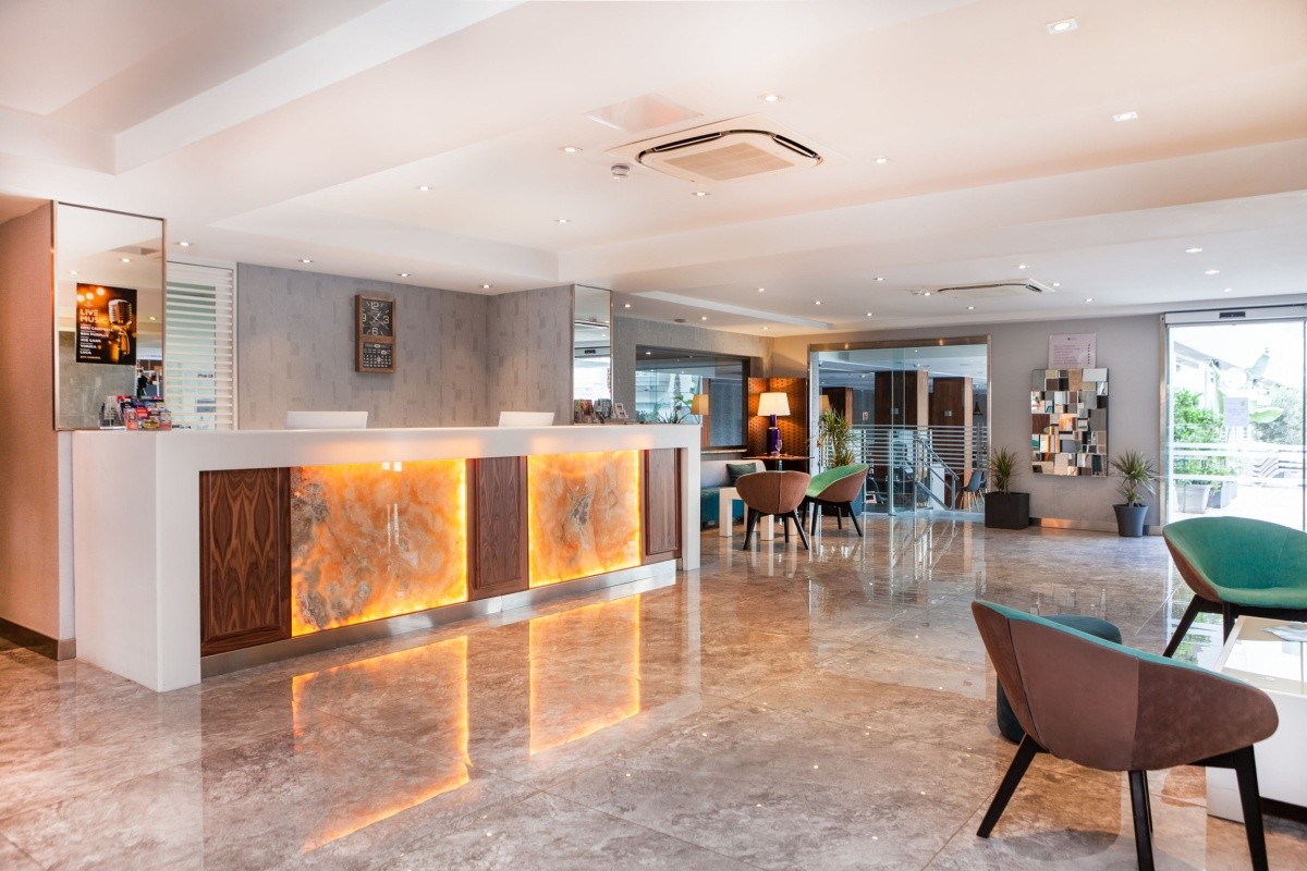 Pebbles Resort (St. Paul's Bay)