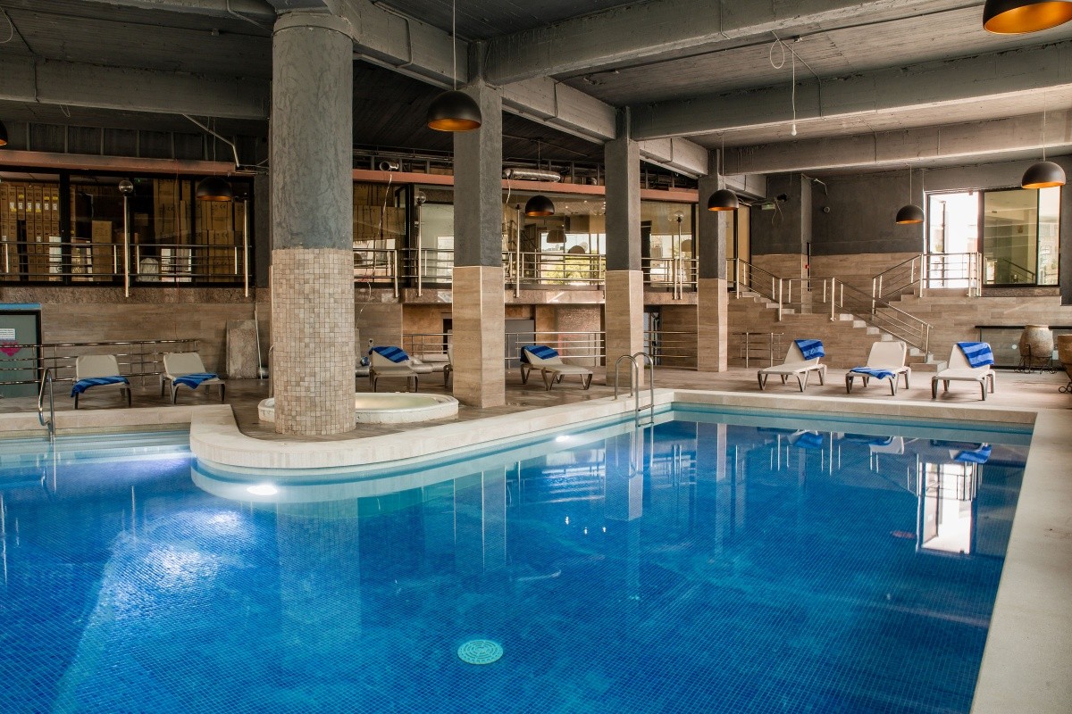 Pebbles Resort (St. Paul's Bay)