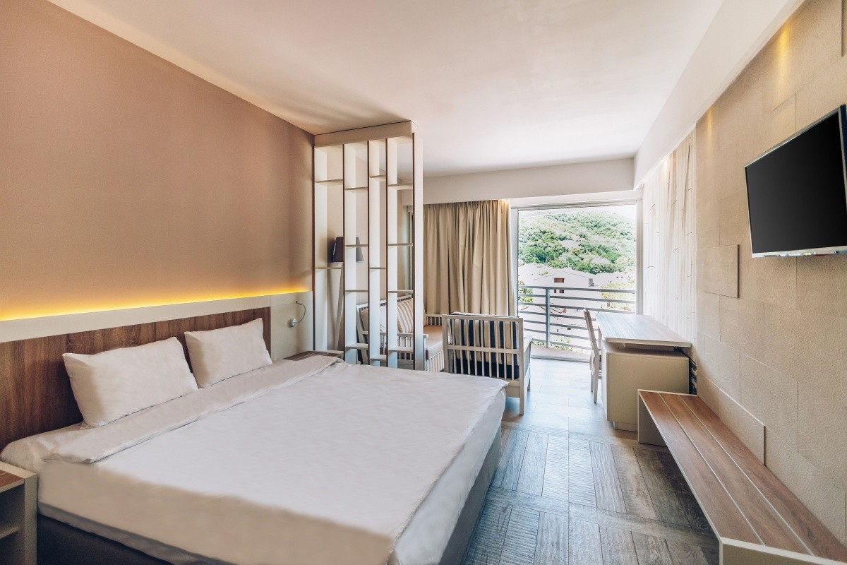 Carine Hotel Delfin (Bijela)