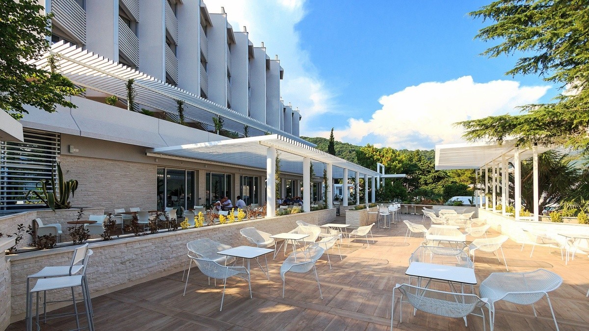 Carine Hotel Delfin (Bijela)