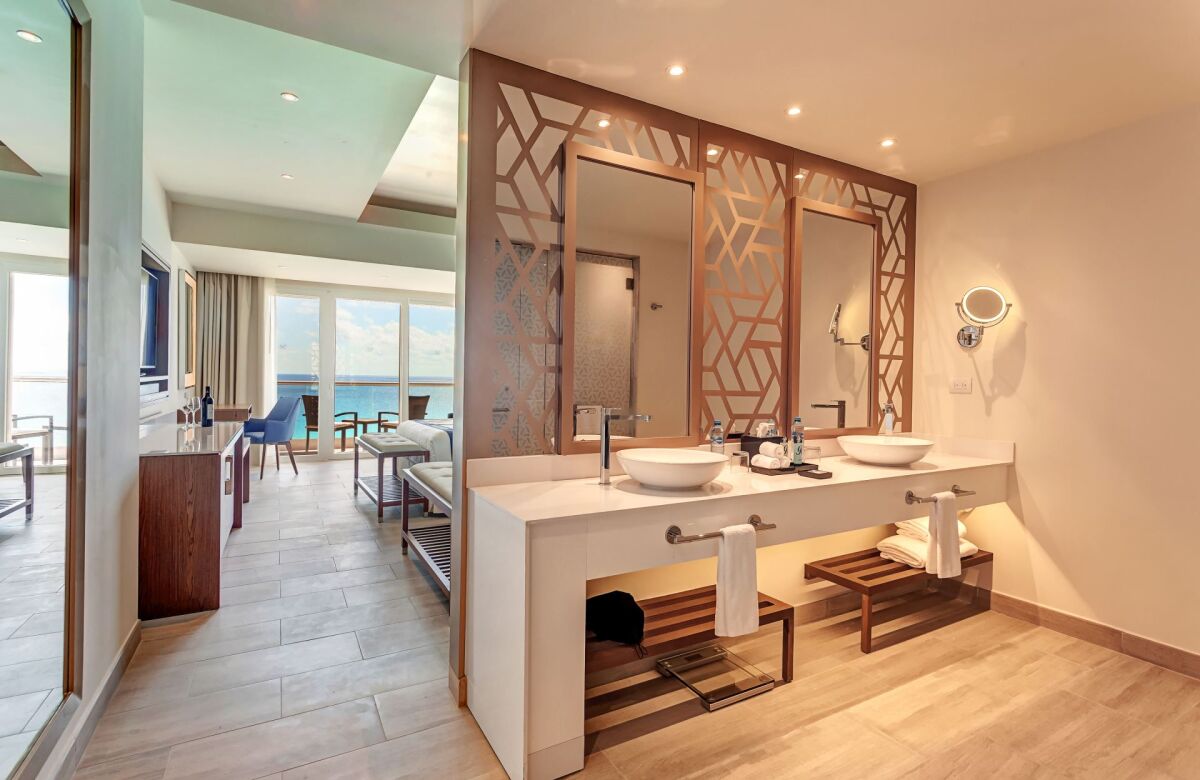 Royalton Chic Suites Cancun Resort & Spa