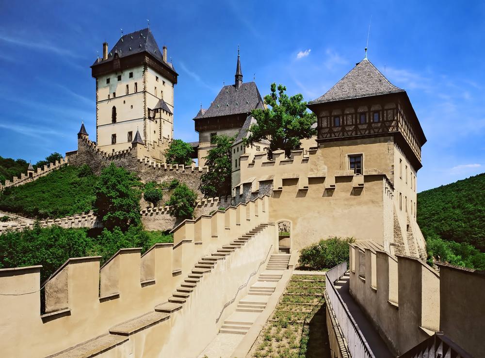 Karlštejn, Koněpruské jeskyně a Velká Amerika