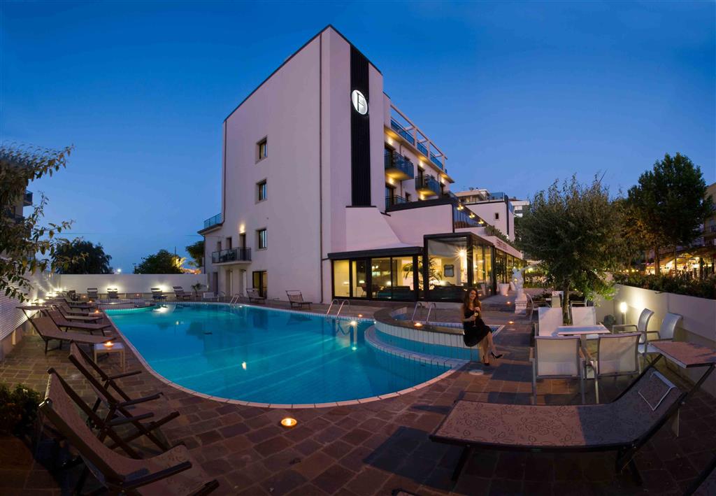 Hotel Ferretti Beach (plná penze)