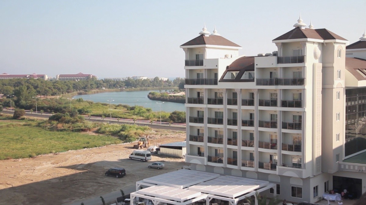 Lake & River Side Hotel & Spa