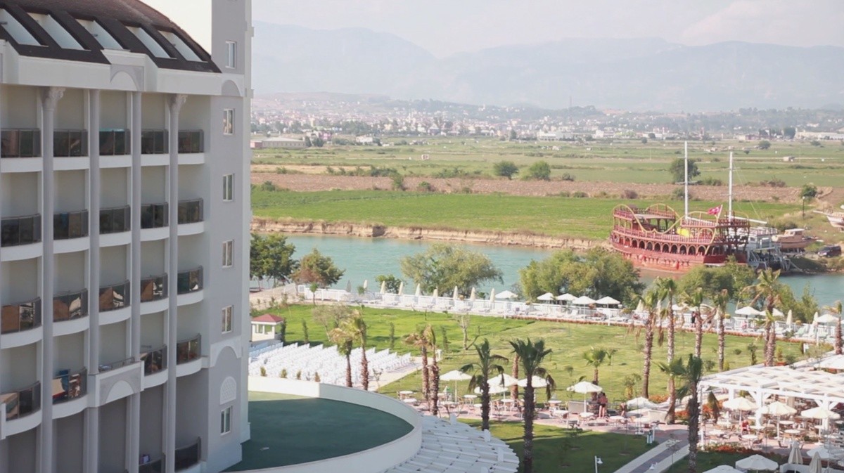 Lake & River Side Hotel & Spa
