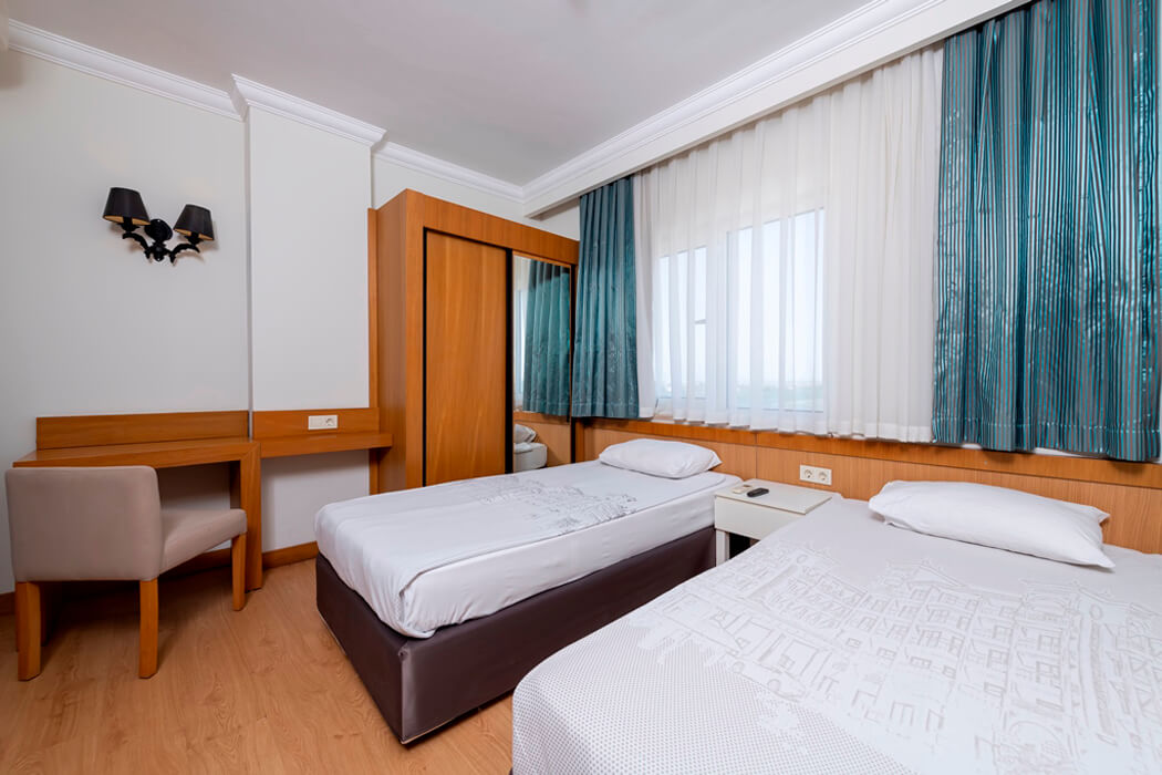 Lake & River Side Hotel & Spa
