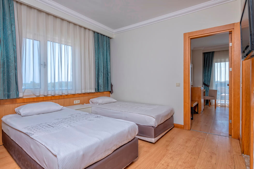 Lake & River Side Hotel & Spa