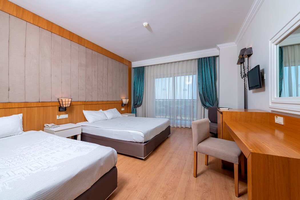 Lake & River Side Hotel & Spa