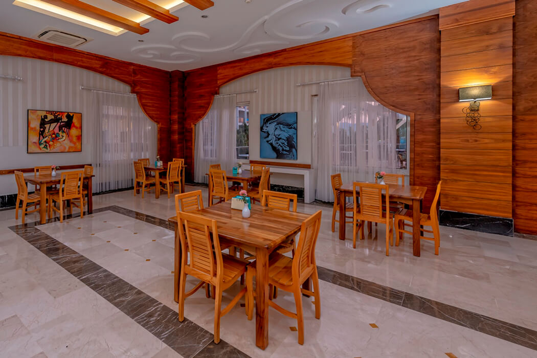 Lake & River Side Hotel & Spa
