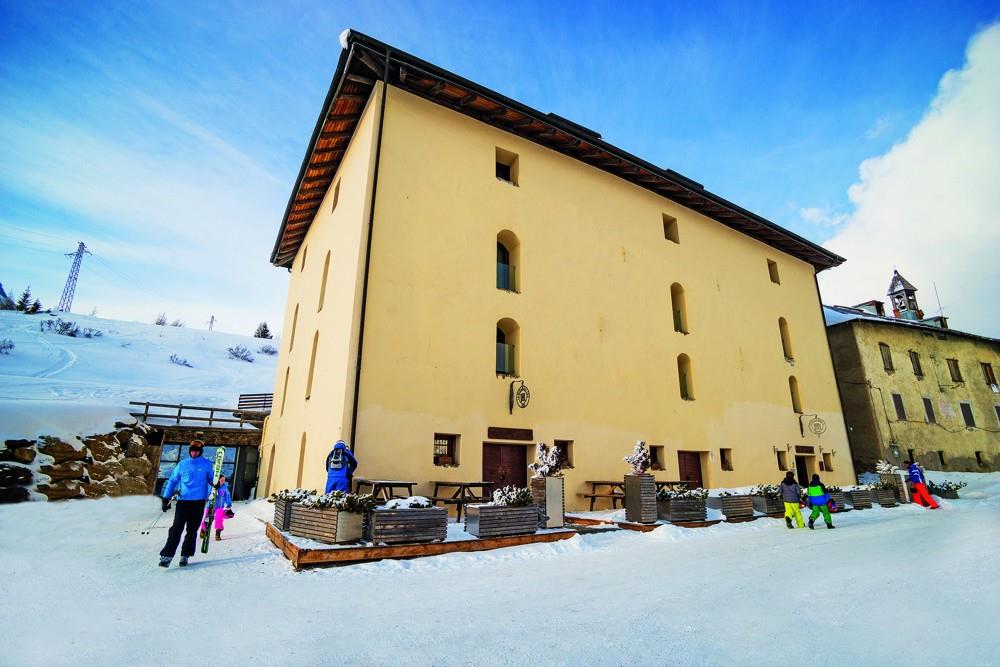 6denní zájezd (denní přejezd) s dopravou, polopenzí a skipasem ceně – hotel La Mirandola
