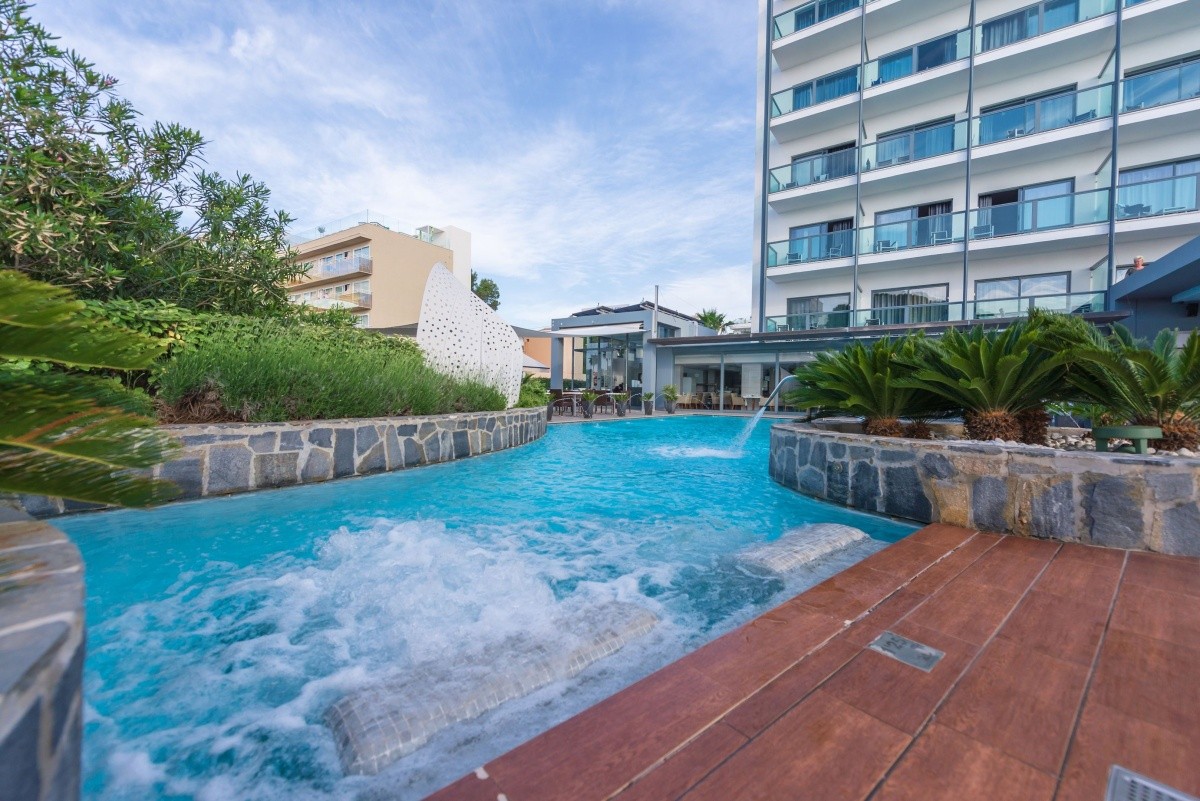Marins Suites Hotel