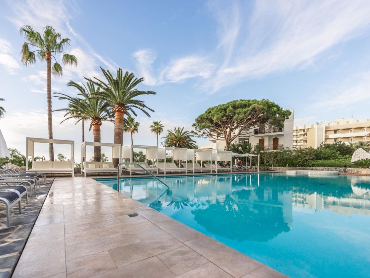 Marins Suites Hotel