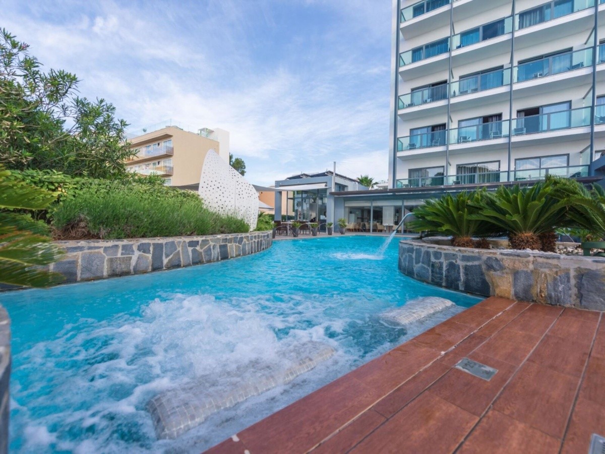 Marins Suites Hotel