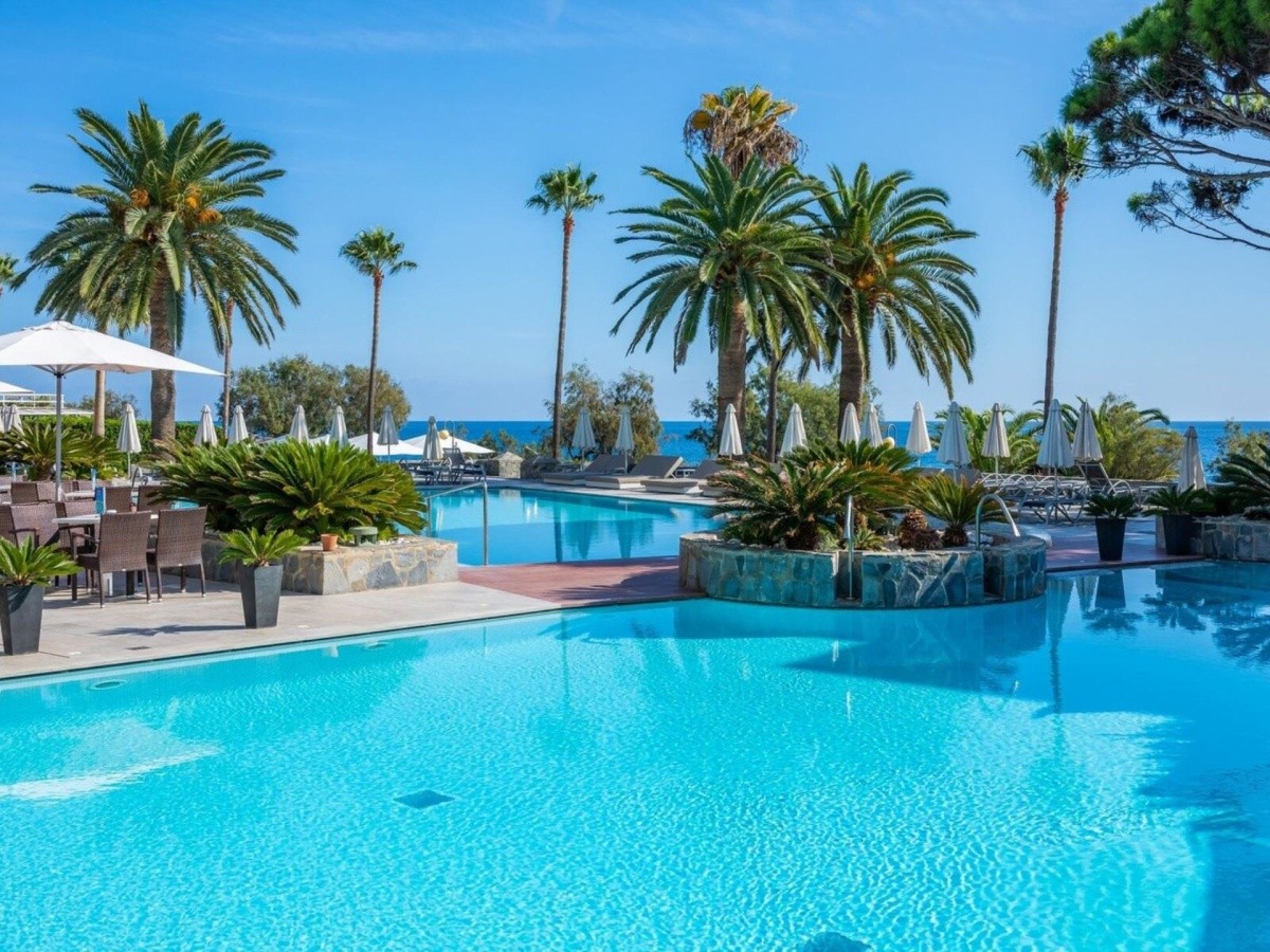 Marins Suites Hotel