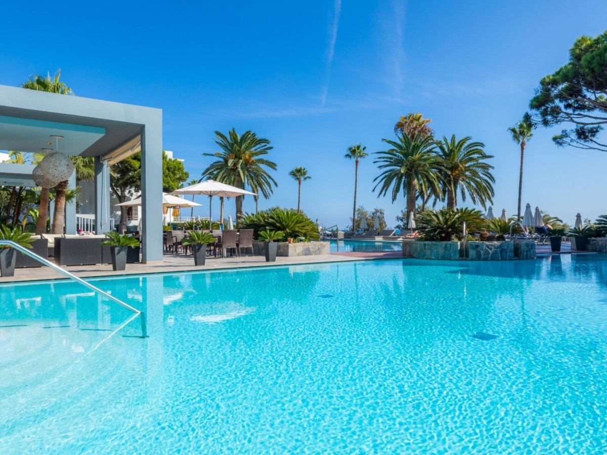 Marins Suites Hotel