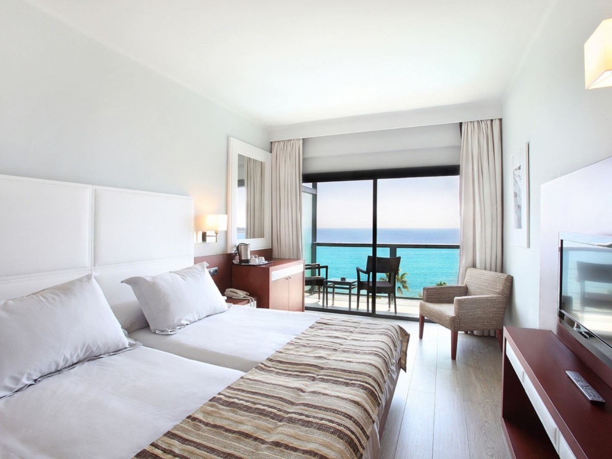 Marins Suites Hotel