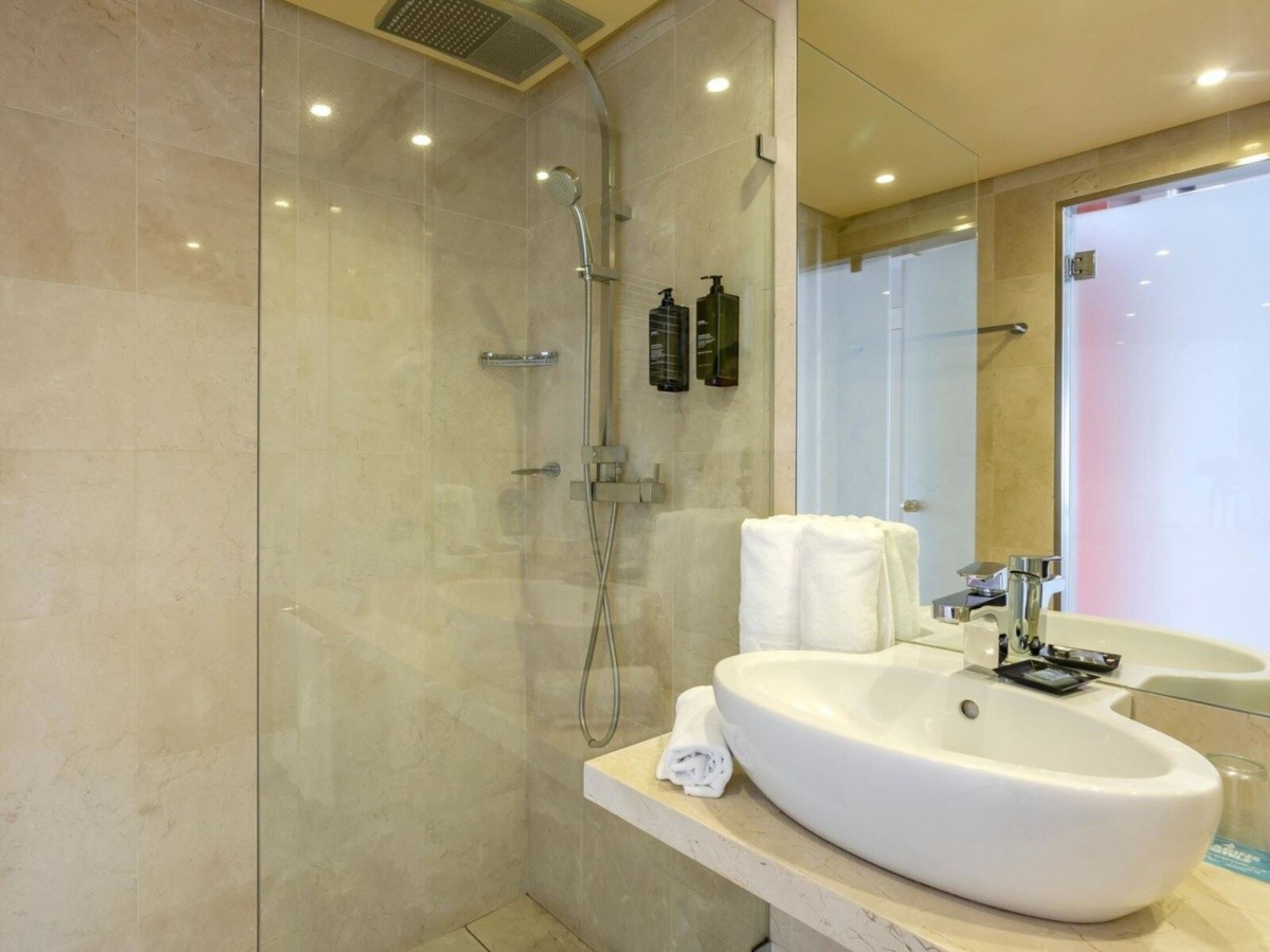 Marins Suites Hotel