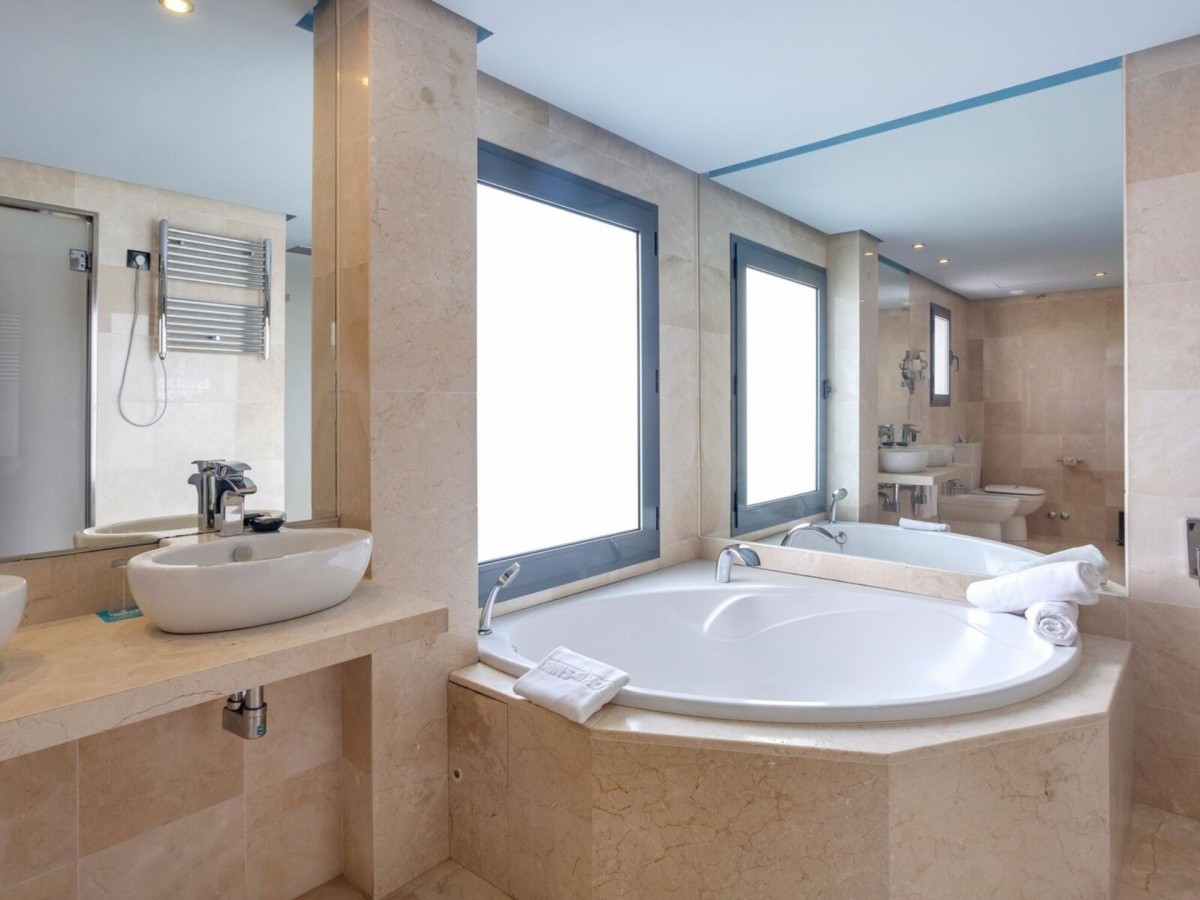 Marins Suites Hotel