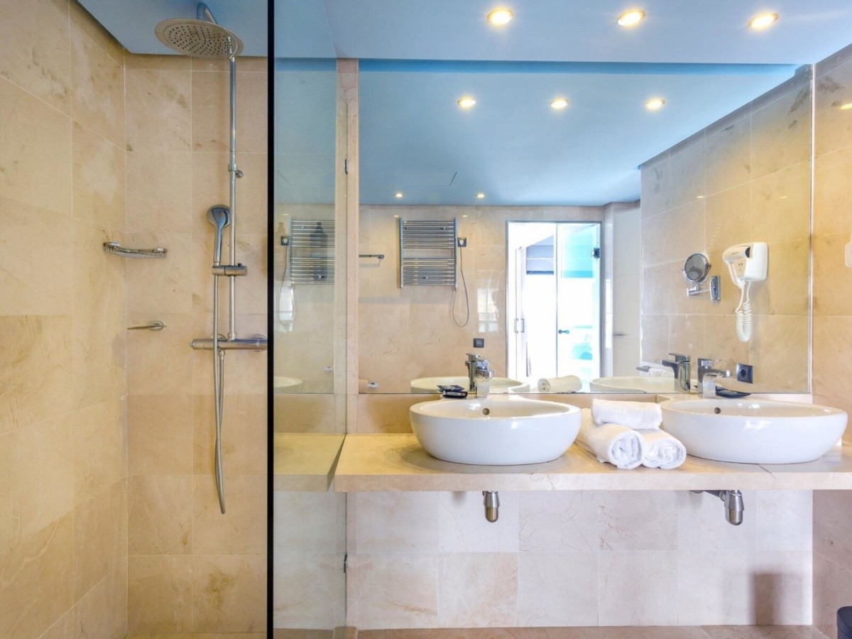 Marins Suites Hotel