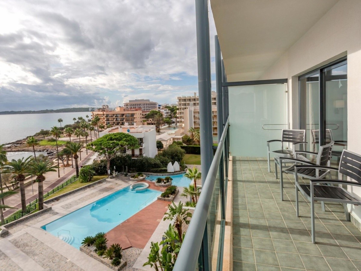 Marins Suites Hotel