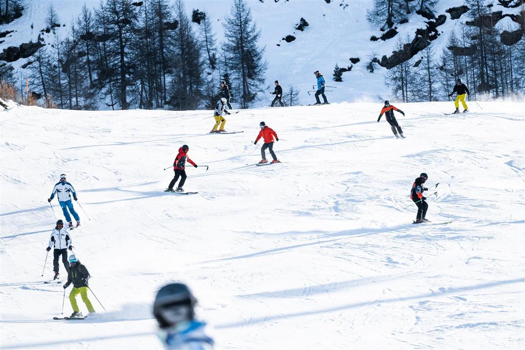 6denní zájezd (denní přejezd) s dopravou, polopenzí a skipasem v ceně – hotel Urri