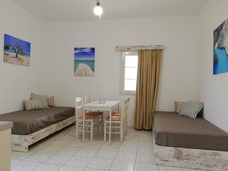 Evina Rooms & Villas